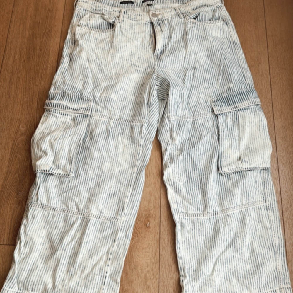 Pin striped cargo jeans